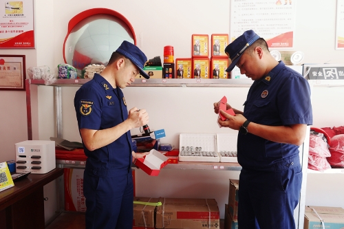 南江大隊聯(lián)合縣市場監(jiān)管局開展消防產(chǎn)品專項檢查，筑牢基層安全防線